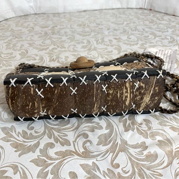 Handmade Coconut Crossbody Handbag By Isha from Jamaica - Picture 6 of 6